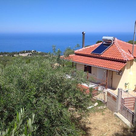 Traditional House With View Drymon Екстер'єр фото