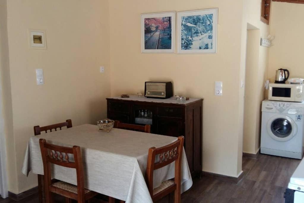 Traditional House With View Drymon Екстер'єр фото