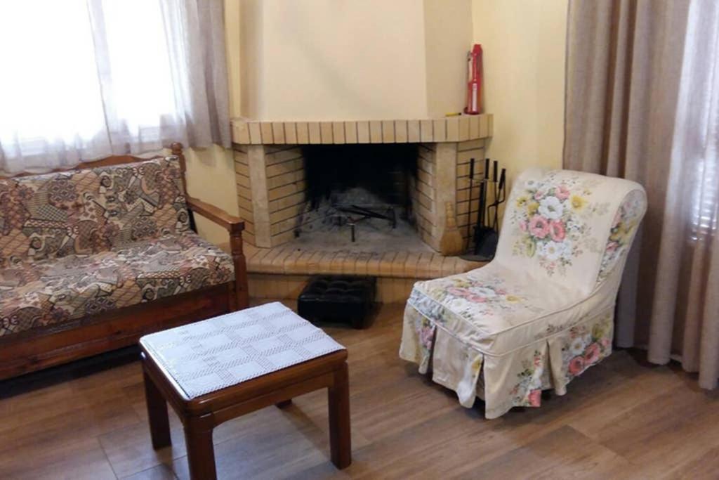 Traditional House With View Drymon Екстер'єр фото