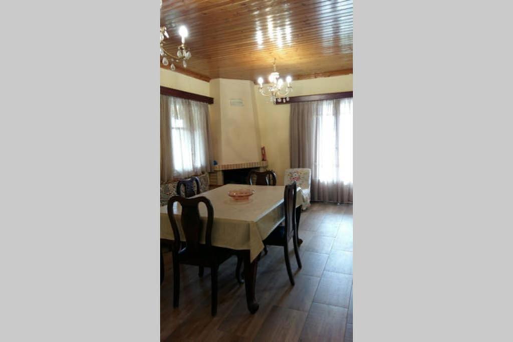 Traditional House With View Drymon Екстер'єр фото