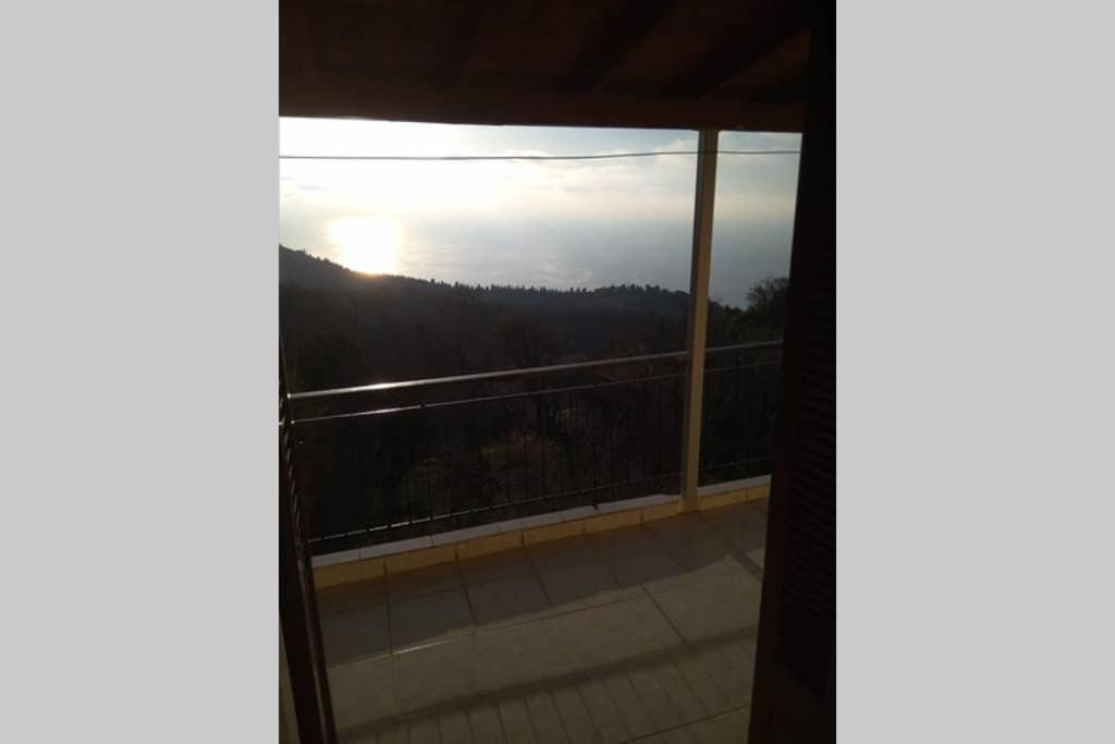 Traditional House With View Drymon Екстер'єр фото