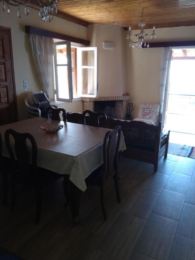 Traditional House With View Drymon Екстер'єр фото
