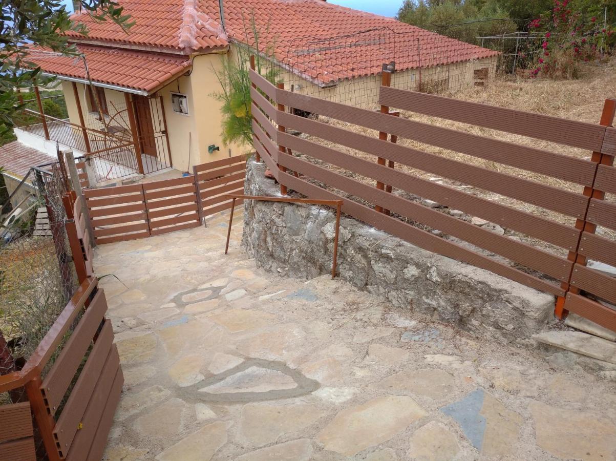 Traditional House With View Drymon Екстер'єр фото
