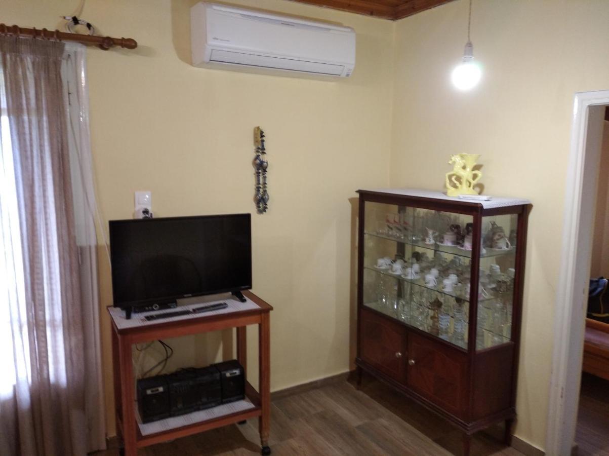 Traditional House With View Drymon Екстер'єр фото