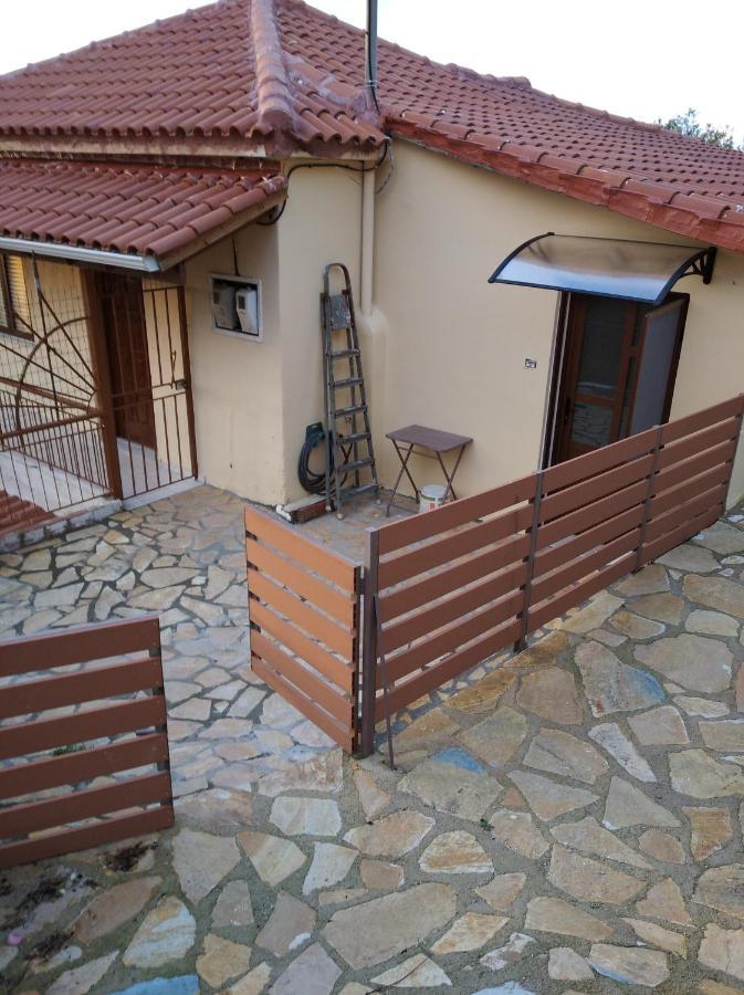 Traditional House With View Drymon Екстер'єр фото