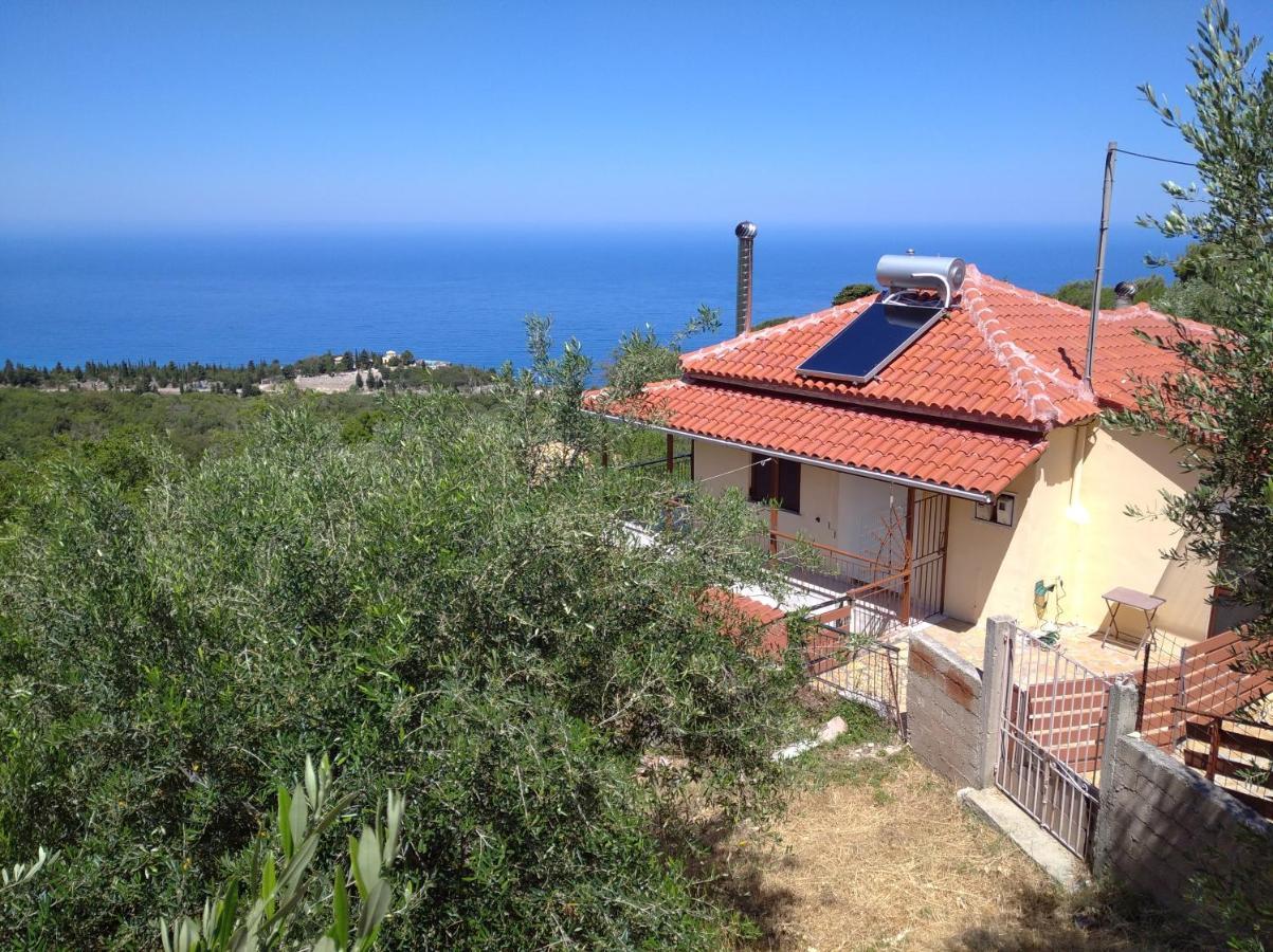 Traditional House With View Drymon Екстер'єр фото